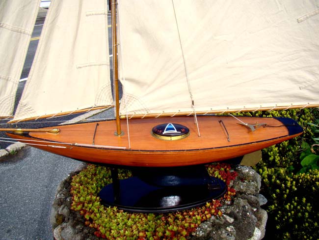 A 1930's 'style' gaff rigged racing model Pond Boat — image 3